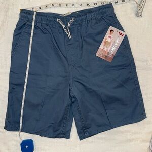 NWT boys Levi’s relaxed shorts size L